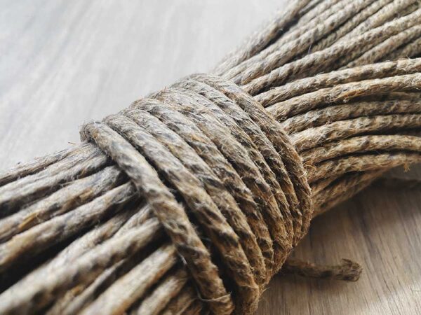 Bushcraft tarred rope 4mm - Image 4